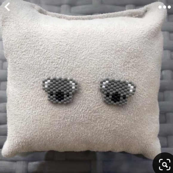 Flat beaded koala earrings - Picture 1 of 3